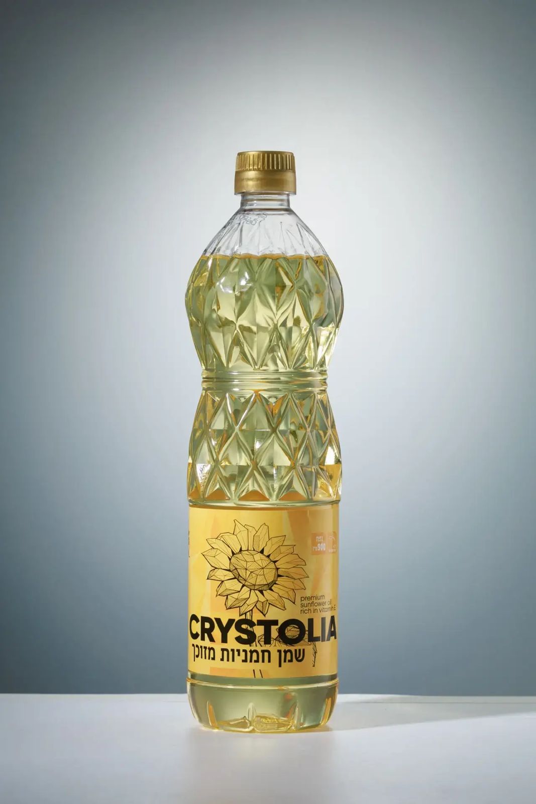 Бутылка подсолнечного масла Crystolia 0.9 л — вид спереди